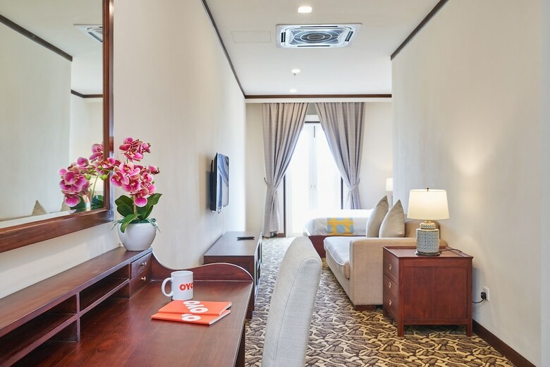 Oyo Home 44077 The Platinum Hotel & Suites- King