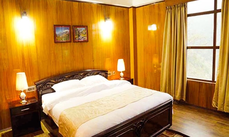Hotel Alpine Village Resort