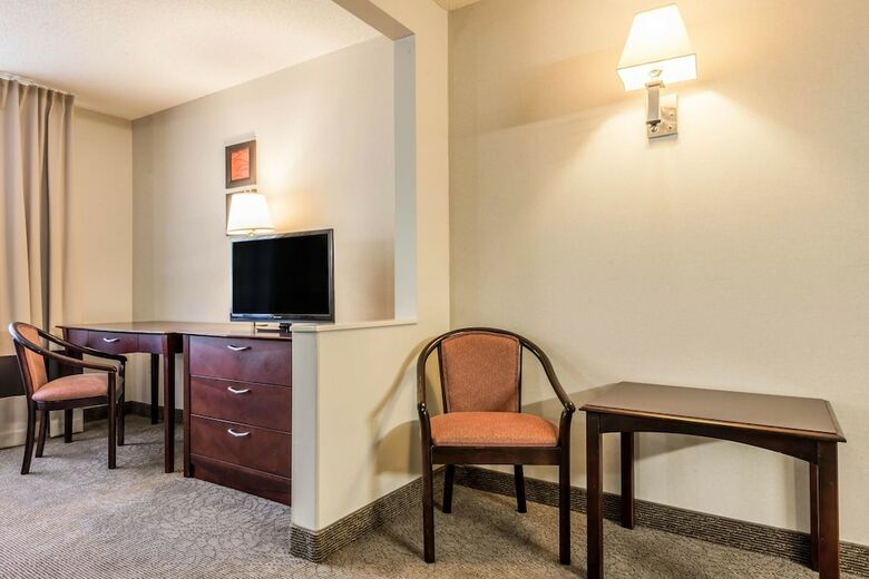 Hotel Comfort Inn And Suites