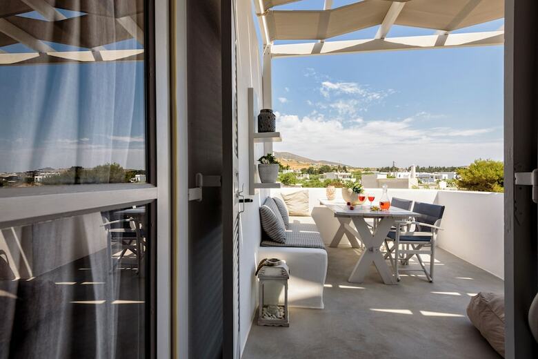 Hotel To Kyma
