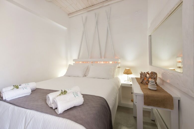 Hotel To Kyma