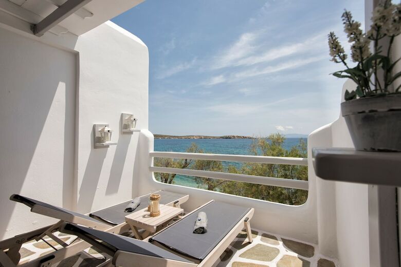 Hotel To Kyma