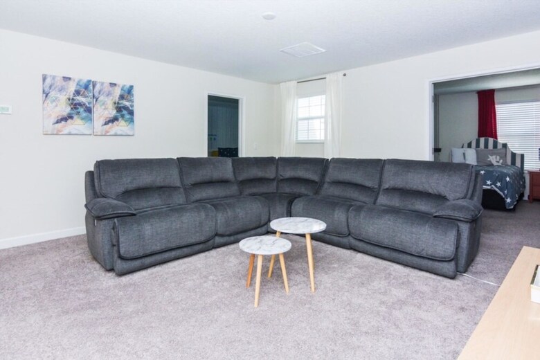 Gorgeous Home With Pool And Game Room Cg1680