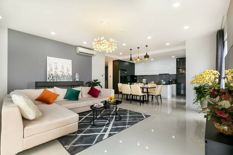 Aparthotel Justay Millennium Riverside