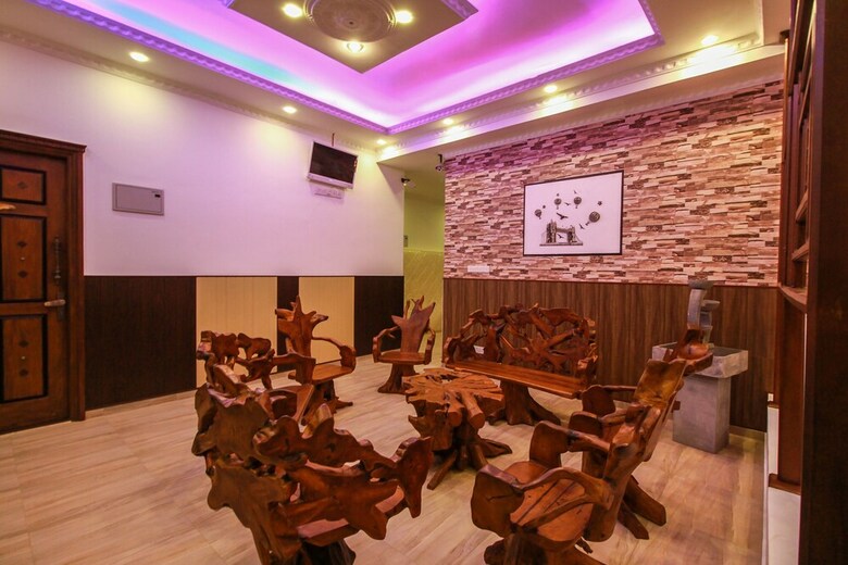 Oyo 339 Chandiv Hotel