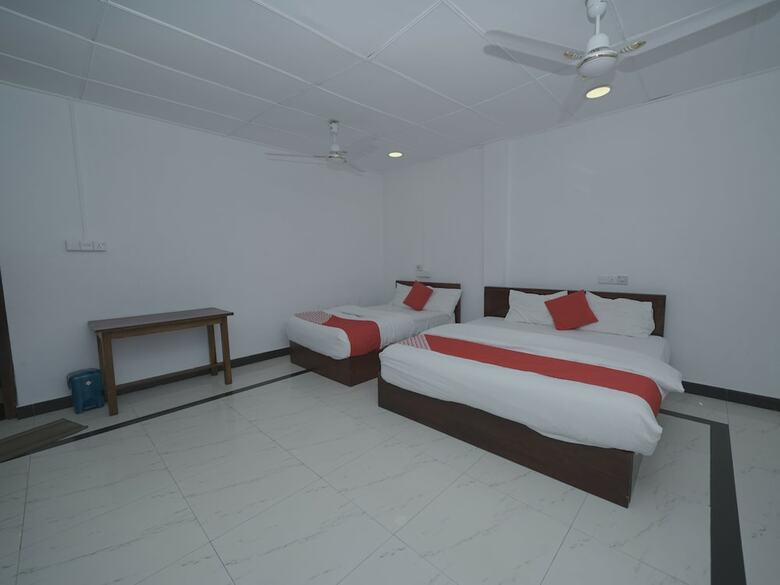 Hotel Oyo 345 Trinnco Topaz