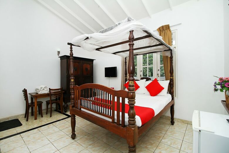 Oyo 347 Hotel Empryean