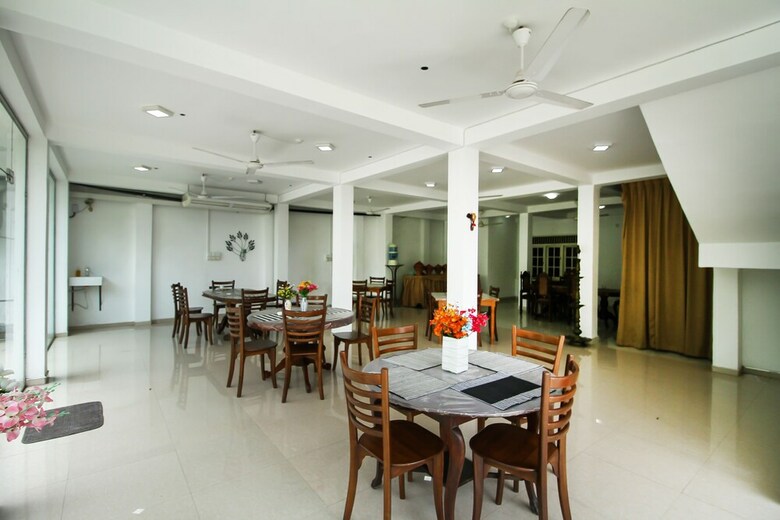 Oyo 347 Hotel Empryean