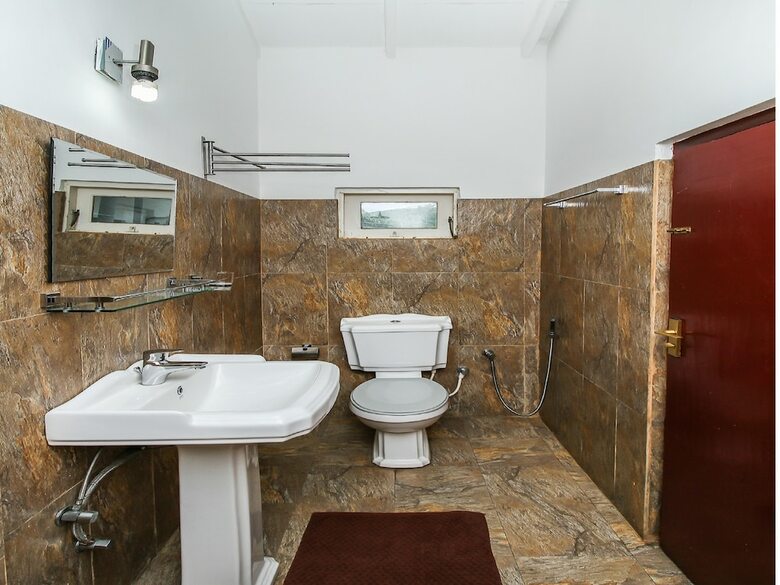 Oyo 347 Hotel Empryean