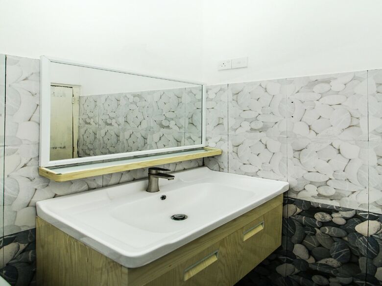 Oyo 282 Ivory Monarch Hotel & Resort