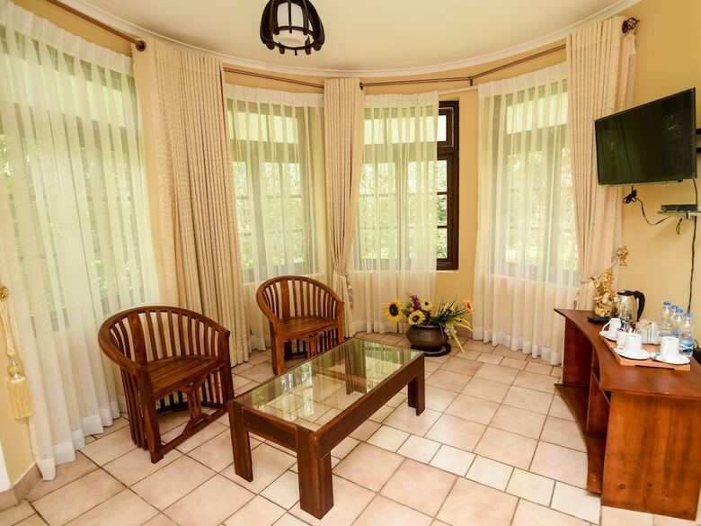 Hotel Oyo 327 Man Mountain Villa