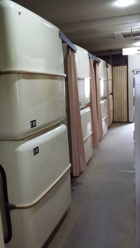 Capsule Hotel Honcho - Caters To Men