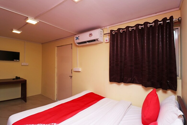 Hotel Oyo 23699 People's  Castle