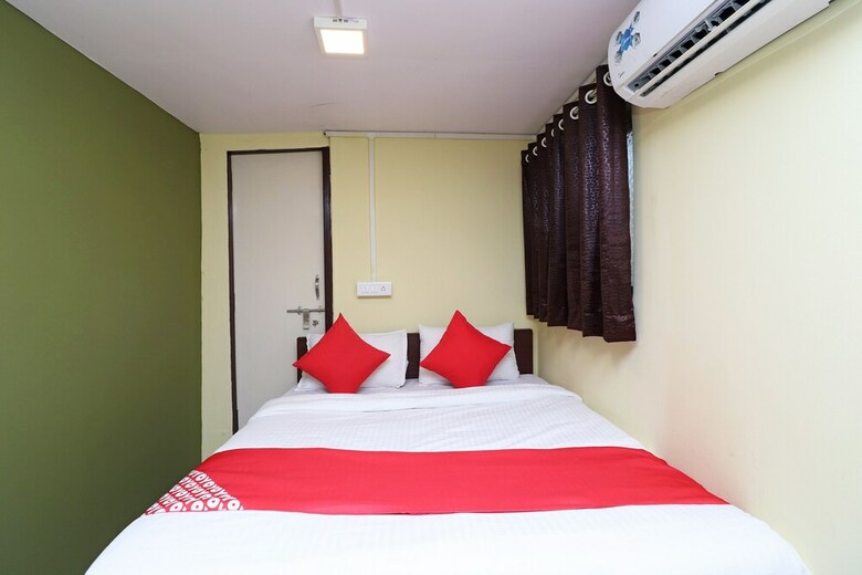 Hotel Oyo 23699 People's  Castle