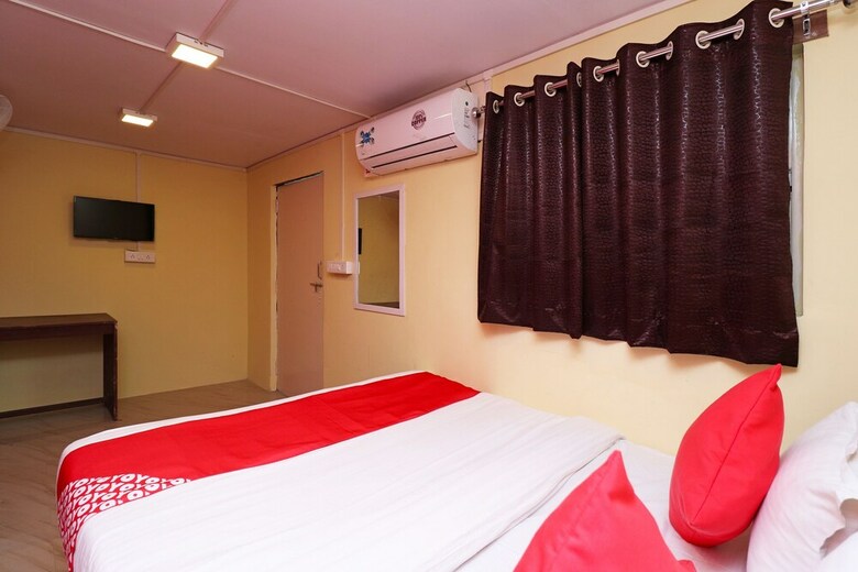 Hotel Oyo 23699 People's  Castle