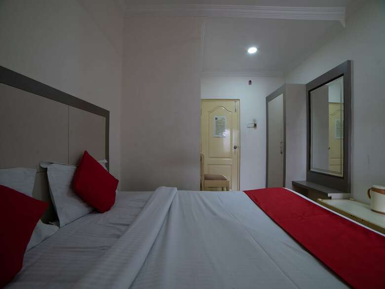Oyo 45408 Hotel Ambassador