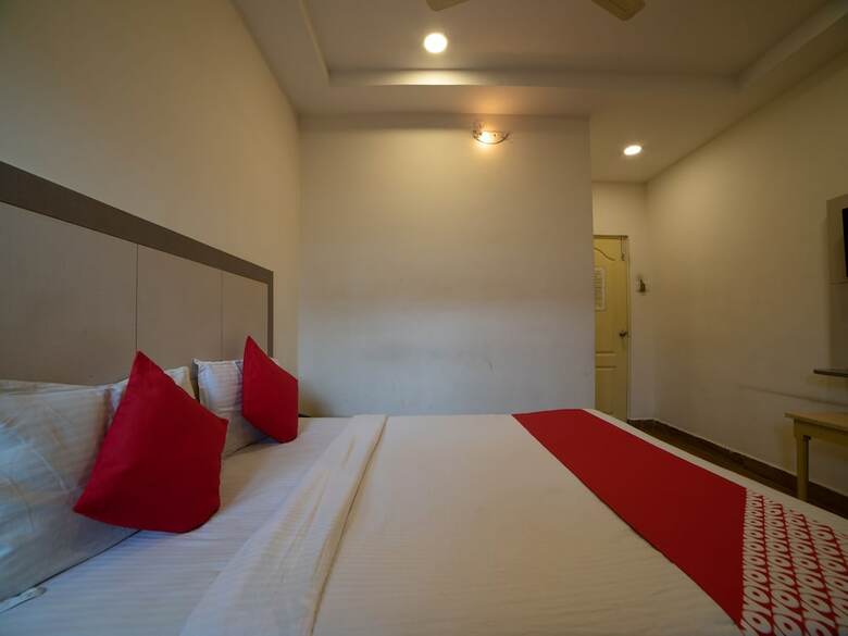 Oyo 45408 Hotel Ambassador