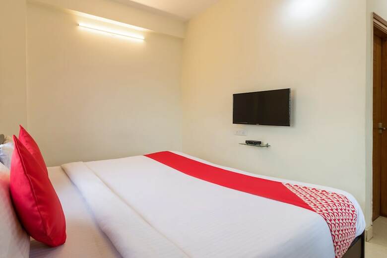 Oyo 46668 Hotel Bliss