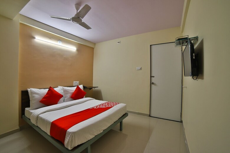 Hotel Oyo Flagship 27974 Madhuram Arcade