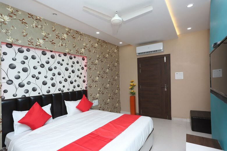 Hotel Oyo 44565 Ashrit Suites