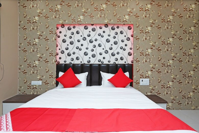 Hotel Oyo 44565 Ashrit Suites
