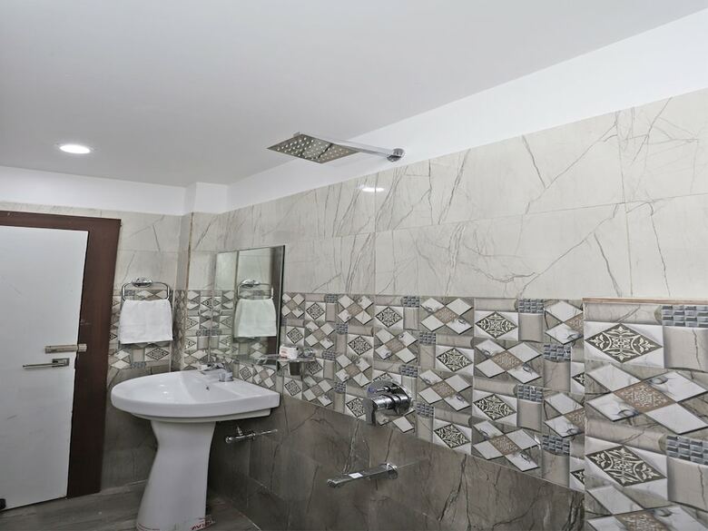 Hotel Oyo 44565 Ashrit Suites