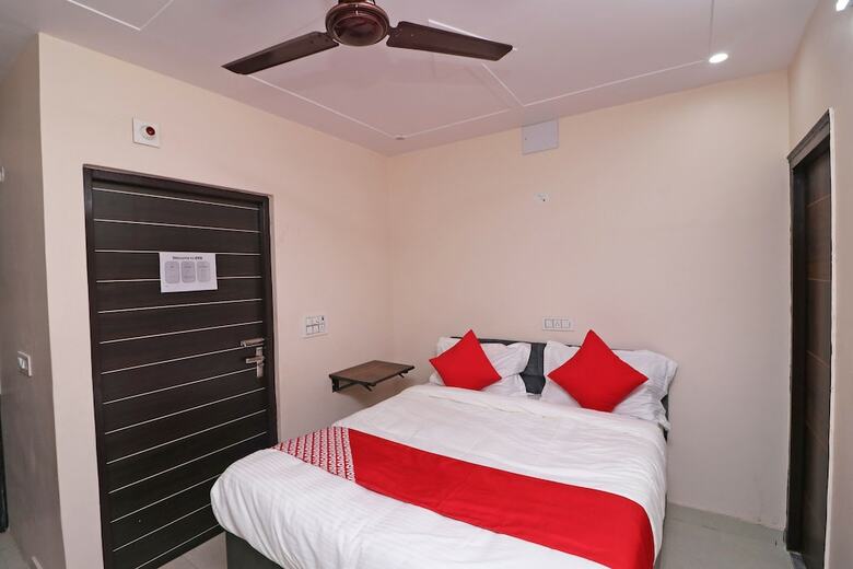Hotel Oyo 44999 Jaypee Studios