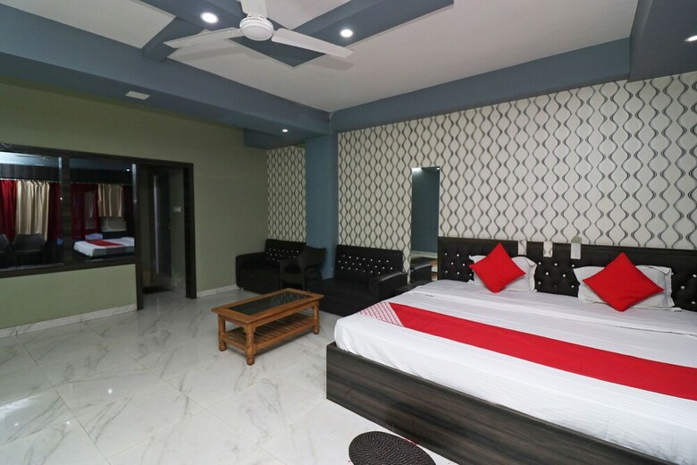 Oyo 41903 Hotel Mayur Palace