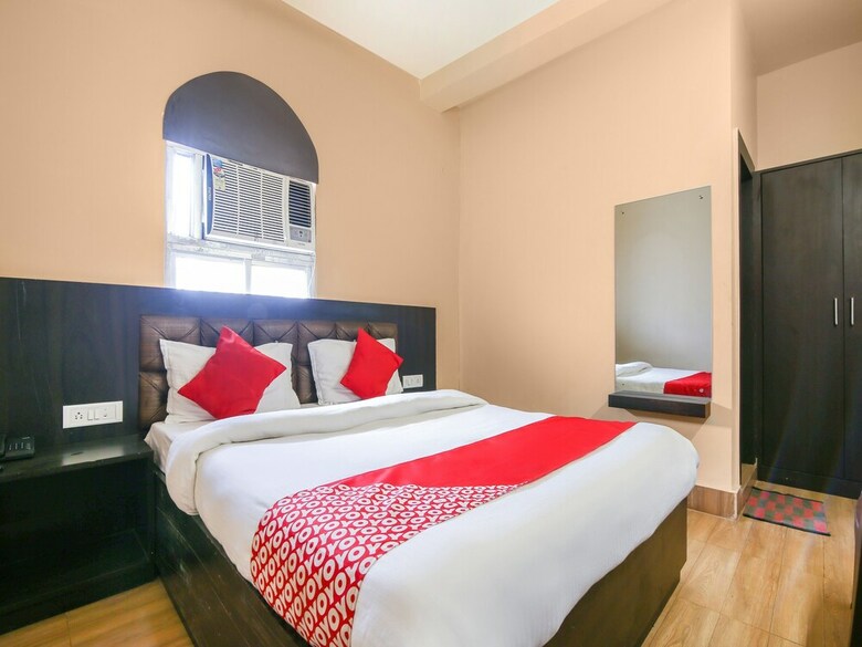 Oyo 43723 Hotel Crystal Riverside