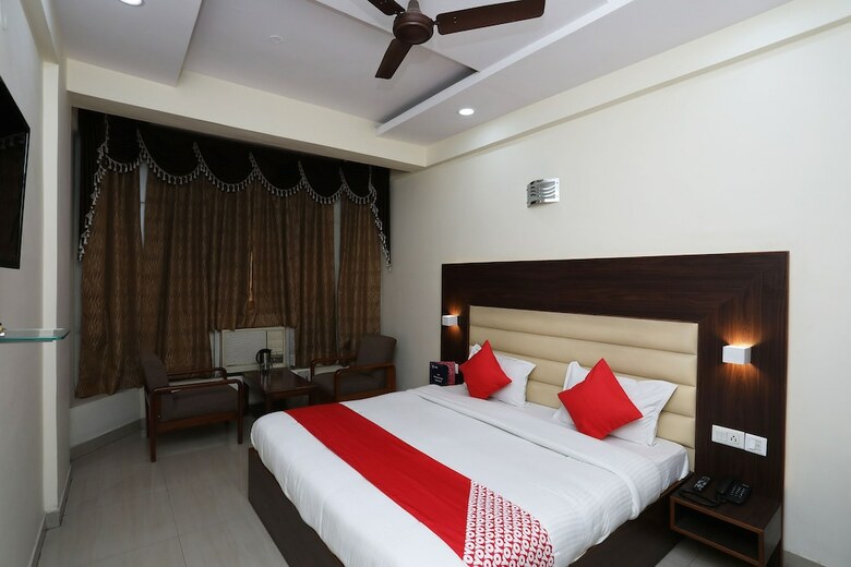 Oyo 30068 Hotel Kesar Palace