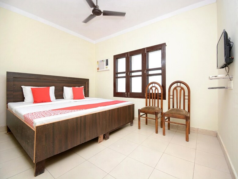 Oyo 30943 Hotel Tourist