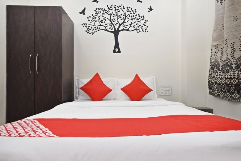 Spot On 29030 Hotel Royal Front