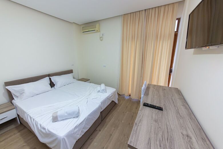 Esal Hotel
