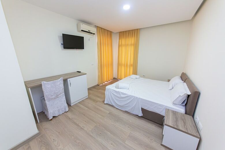 Esal Hotel