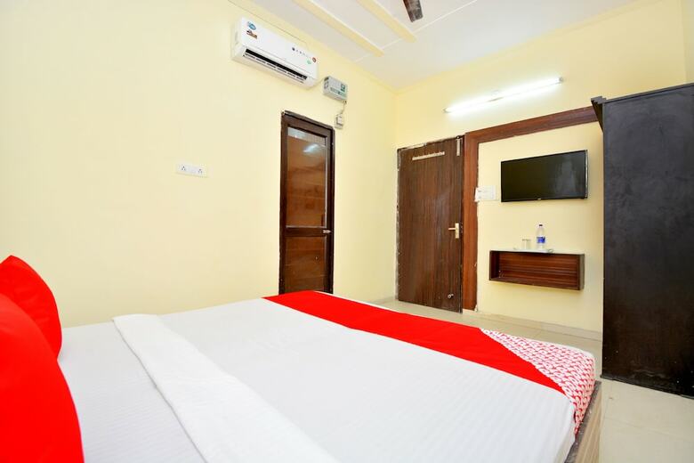 Oyo 39867 Hotel Arora Inn