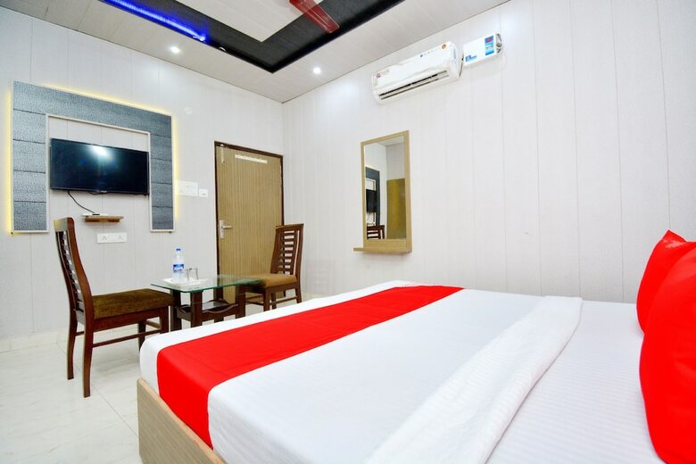 Oyo 39867 Hotel Arora Inn