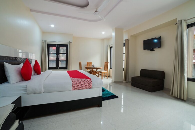 Oyo 46312 Hotel Cedar Plaza