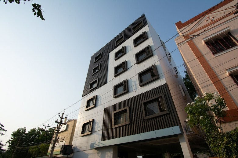 Oyo 23031 V Hotel