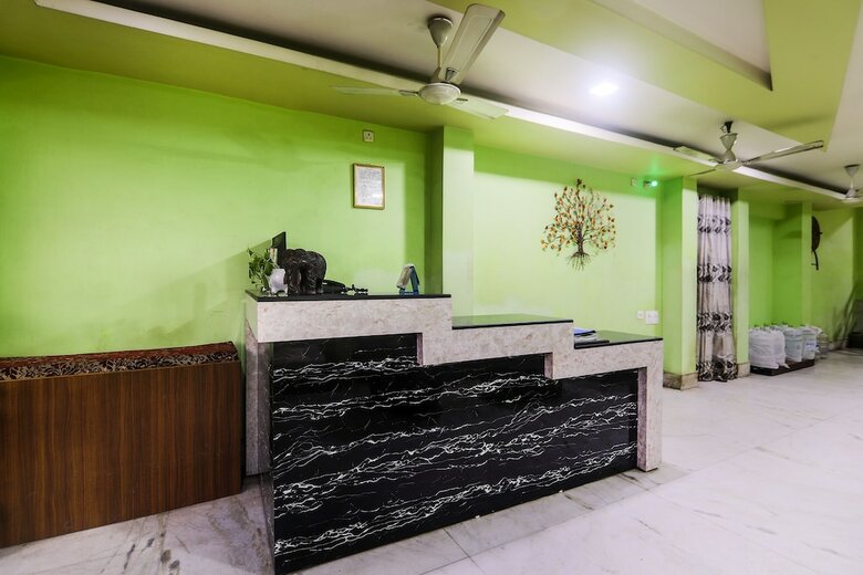 Oyo 27675 Hotel Am Palace