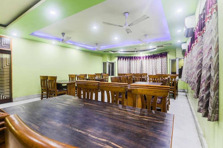 Oyo 27675 Hotel Am Palace