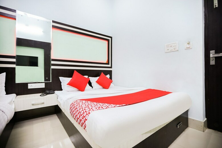 Hotel Oyo 47099 Azad Garden