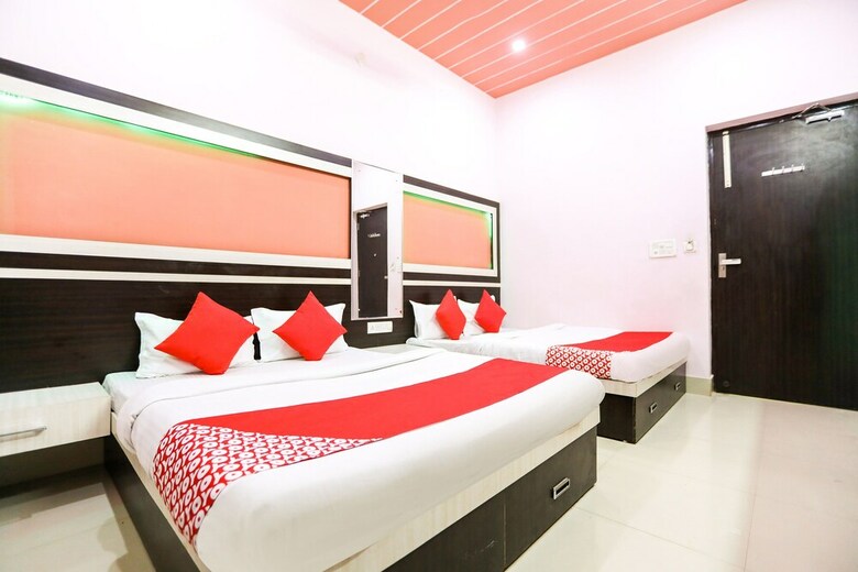 Hotel Oyo 47099 Azad Garden