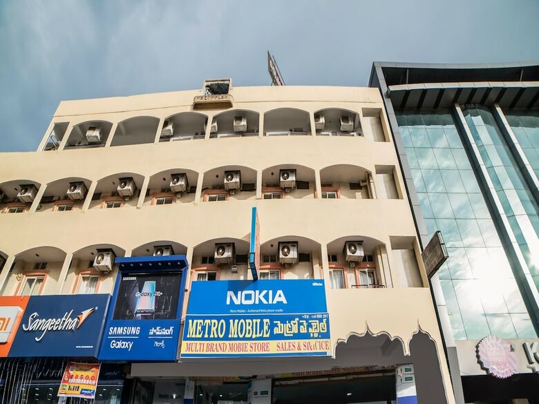 Oyo 29087 Hotel Golden Pride