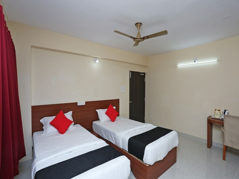 Hotel Capital O 37885 Ekamra Inn