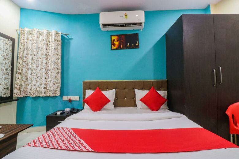 Hotel Oyo 47586 J J Residency