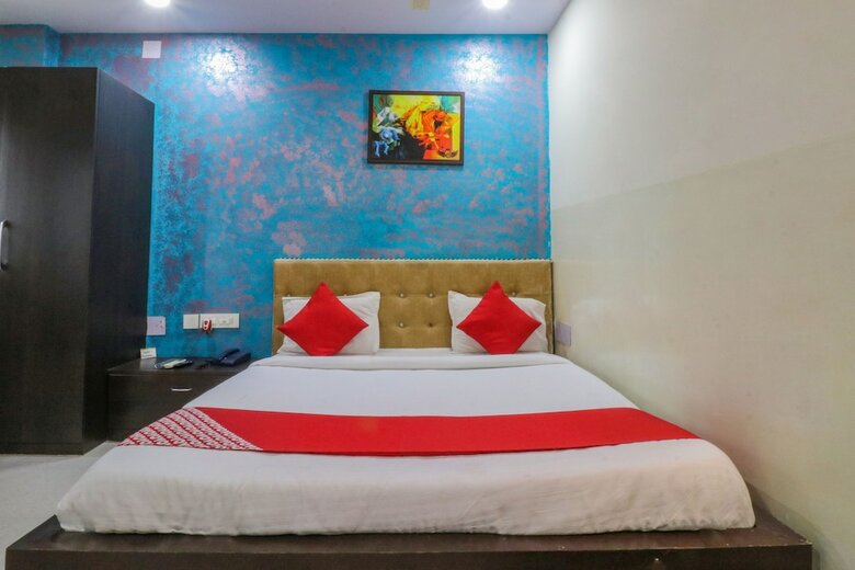 Hotel Oyo 47586 J J Residency