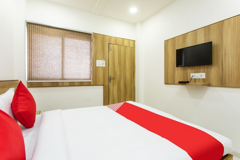 Oyo 23058 Hotel Aditya Regency