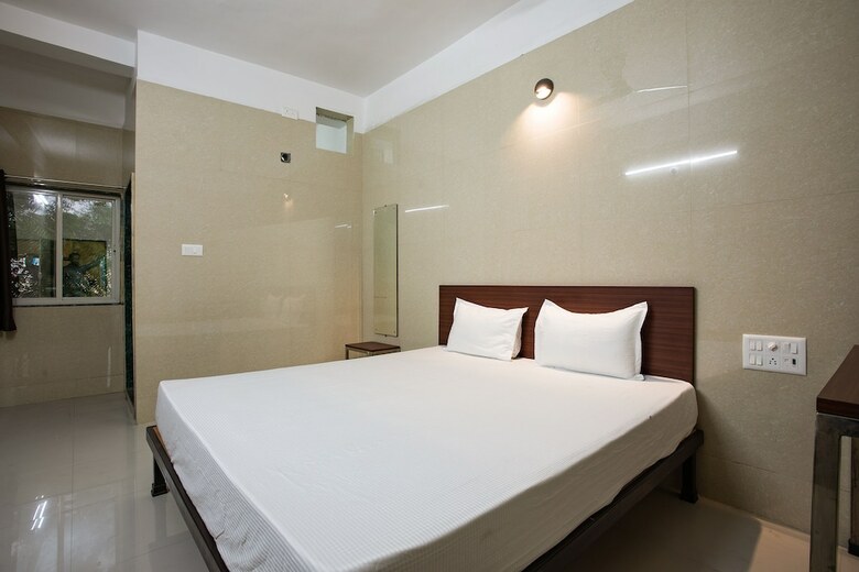 Spot On 23725 Jay Shanti Palace Hotel