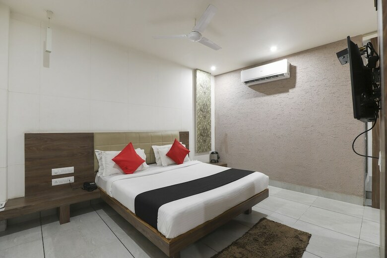 Hotel Capital O 48764 Apple Residency