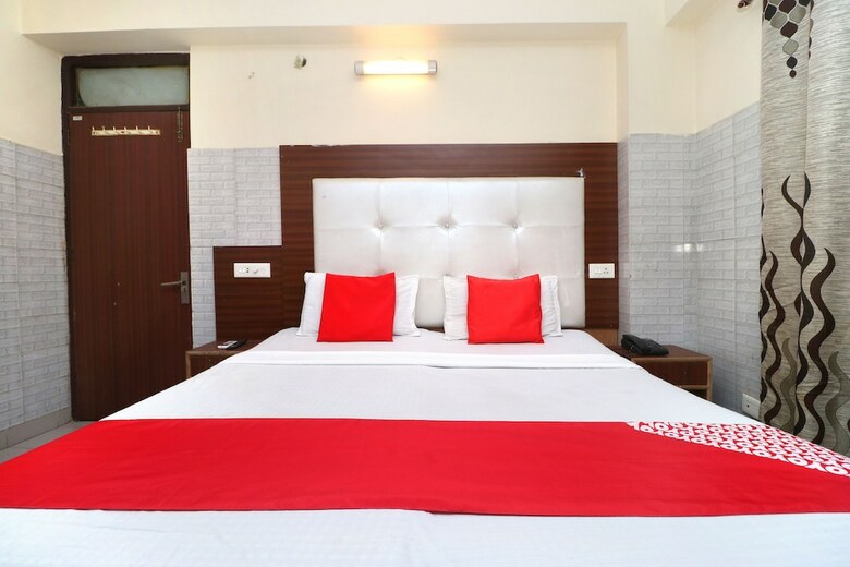 Oyo 38170 Hotel Grand Plaza
